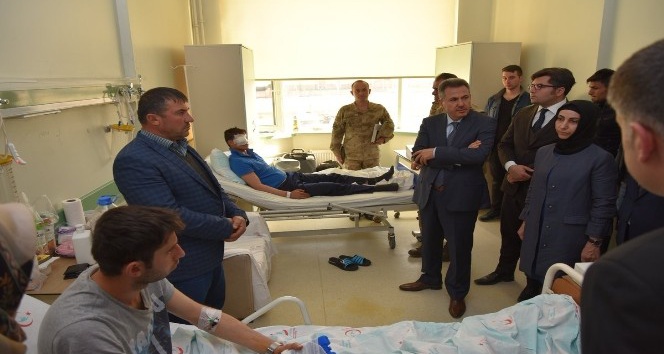 Vali Elban yaralı askerleri ziyaret etti