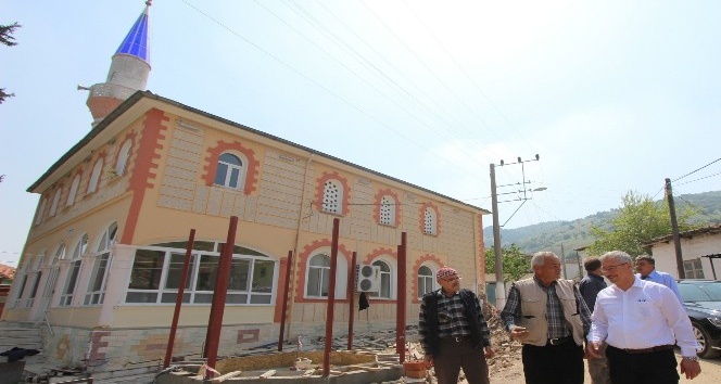 Saruhanlı Belediyesi Çınaroba’yı yatırımlarla donatıyor