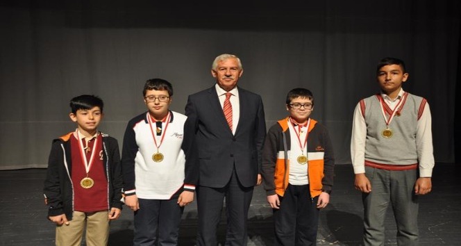 İl Milli Eğitim Müdürü Elmalı Matematik Yarışması Ödül Törenine Katıldı