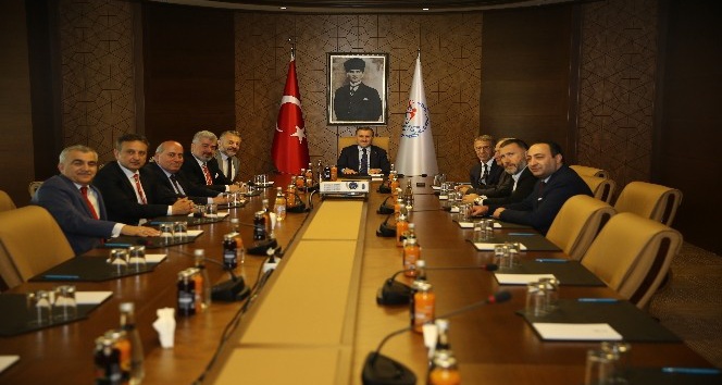 Bakan Osman Aşkın Bak, Trabzonspor yönetimini kabul etti