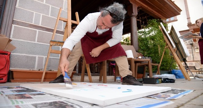 Çinli ressam Hamamönü Sanat Sokağı’nda