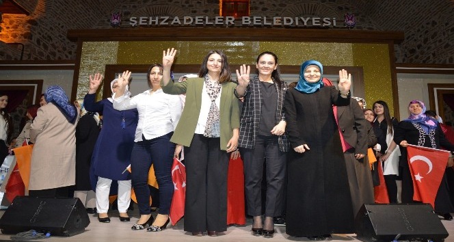 AK Parti Şehzadelerde Tülay Şentürk güven tazeledi