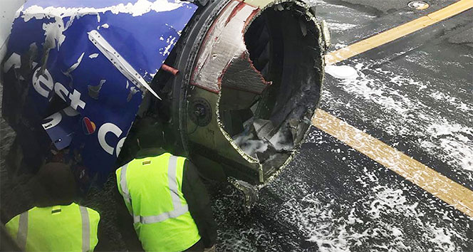 Uçağın motorundaki parça kopup camı parçaladı: 1 ölü