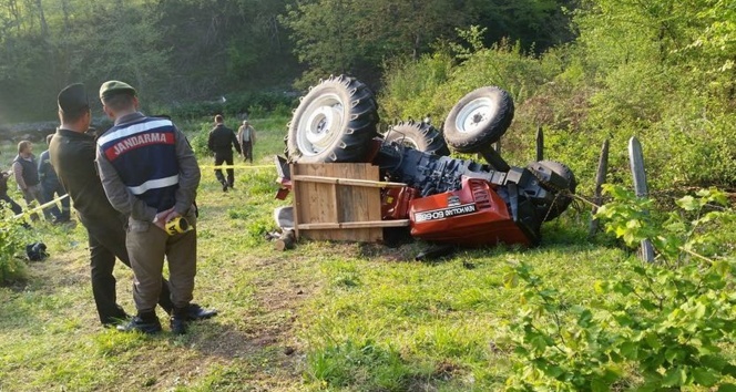 Traktörün altında kalan sürücü öldü...