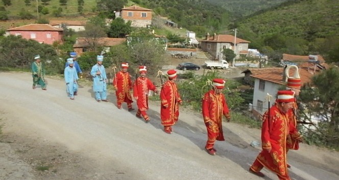 Köyde mehteranlı düğün