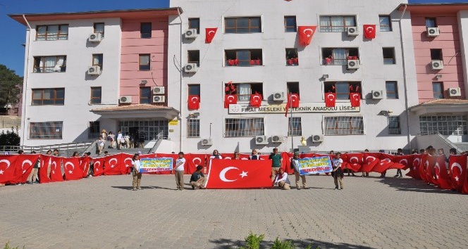 Isparta’dan Şanlıurfa’ya 200 Türk bayrağı
