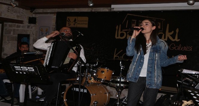 Kuşadası’nda akordeon konseri