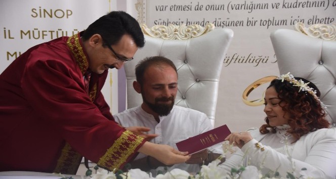 Sinop’ta müftü ilk kez nikah kıydı