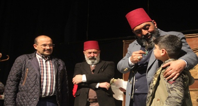 Bitlis’te ‘Usta’ adlı tiyatro oyunu sahnelendi