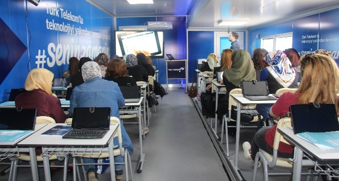 Türk Telekom Eğitim tırı Elazığ’da