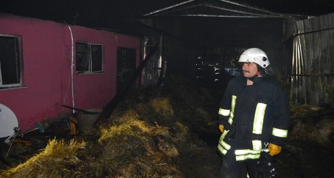 Burdur’da ev ve samanlık yandı