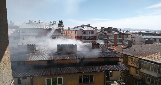 Sivas’ta çatı yangını korkuttu