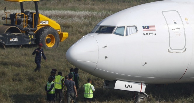Nepal&#039;de uçak pistten çıktı, uçuşlara ara verildi