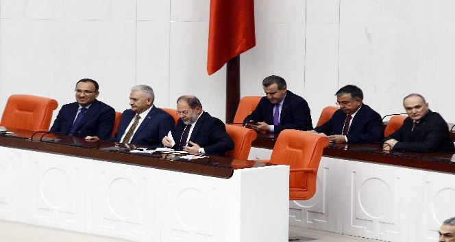 Başbakan Binali Yıldırım, erken seçim önergesi görüşmelerine katılmak üzere TBMM Genel Kuruluna geldi.