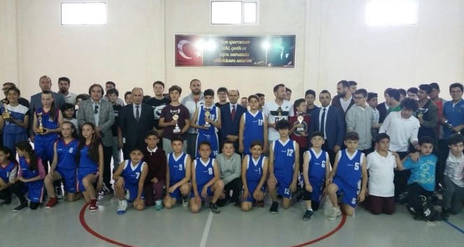Söke’de okullar arası basketbol heyecanı yaşandı