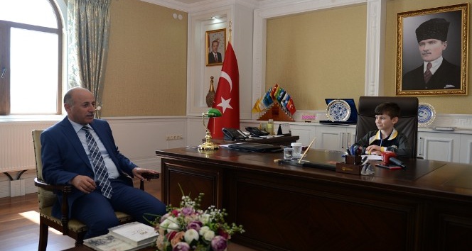 Vali Azizoğlu’nun koltuğuna Yusuf Arda Uygun oturdu