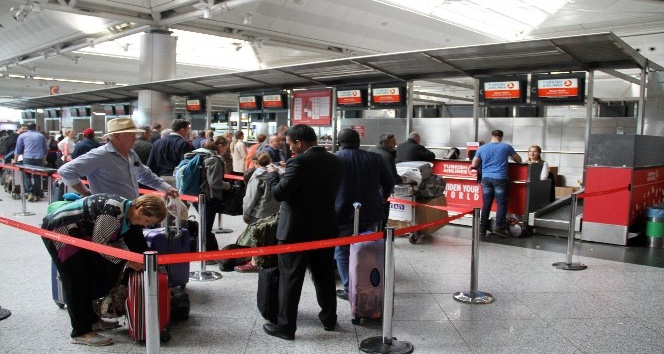 Atatürk Havalimanı’nda 23 Nisan yoğunluğu