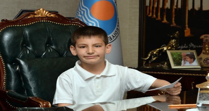 8 yaşındaki Buğra Kaan Atıl, Büyükşehir Belediye Başkanı oldu