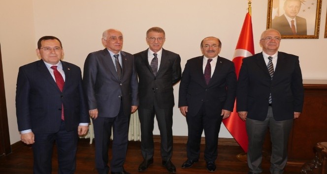 Başkan Gümrükçüğoğlu, Trabzonspor yönetimini kabul etti