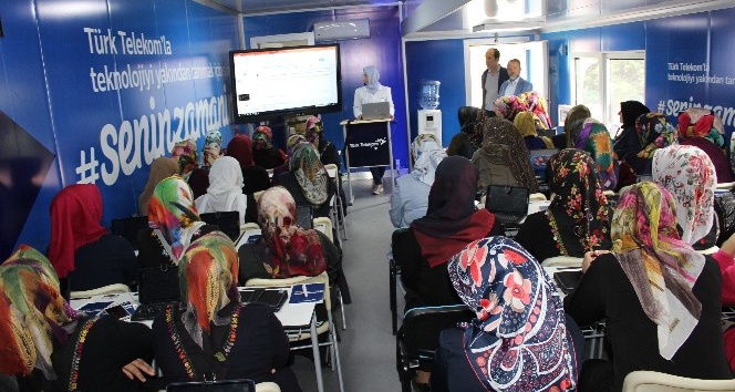 Türk Telekom Teknoloji Seferberliği Projesi Adıyaman’da kadınlarla buluştu
