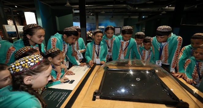 Dünya çocukları Bilim Merkezi ve Kağıt Müzesi’ni gezdi