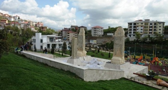 Tonyukuk, Kültigin ve Bilge Kağan anıtlarının heykelleri yerleştirildi