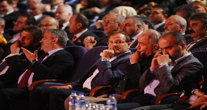 Başbakan Yardımcısı Çavuşoğlu: “Kılıçdaroğlu gençlerin önünü kapatmak için kendini paralıyor”