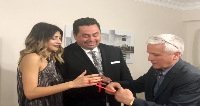 Ünlü Gazeteci Serhan Türk ile Diş Hekimi Yrd.Doç.Dr Berna Kayıkçı evliğe ilk adımını attılar.
