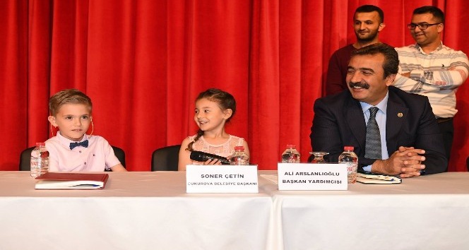 Başkan Çetin koltuğunu çocuklara devretti