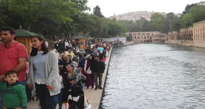Turizm Haftası’nda Balıklıgöl ve tarihi mekanlar ziyaretçi akınına uğradı
