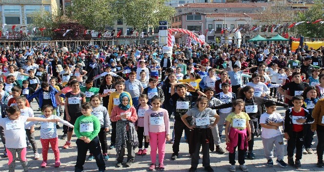 2’nci Beyoğlu Çocuk Koşusu’nun startını Başkan Demircan verdi