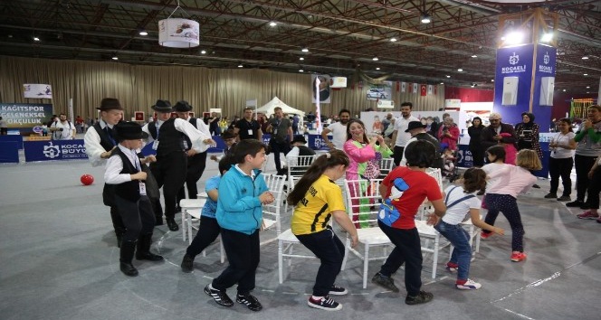 Dünya çocukları geleneksel Türk oyunları ile eğleniyor
