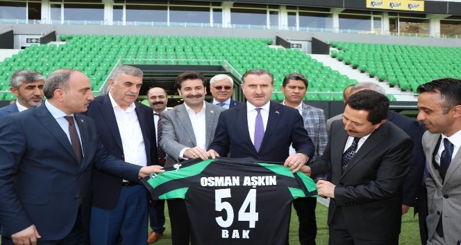 Bakan Osman Aşkın Bak: “Amatör kulüplerde yöneticilik yapanlar birer kahramandır”