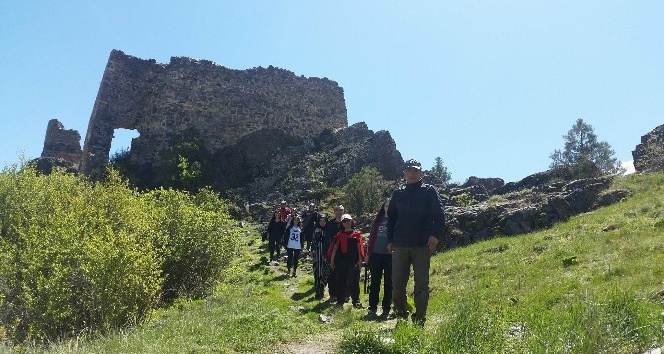 Gümüşhaneli dağcılardan Turizm Haftası yürüyüşü
