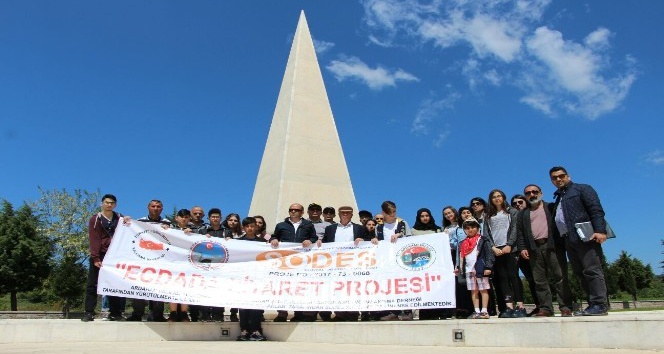 Gençlerden Çanakkale’de ecdada ziyaret