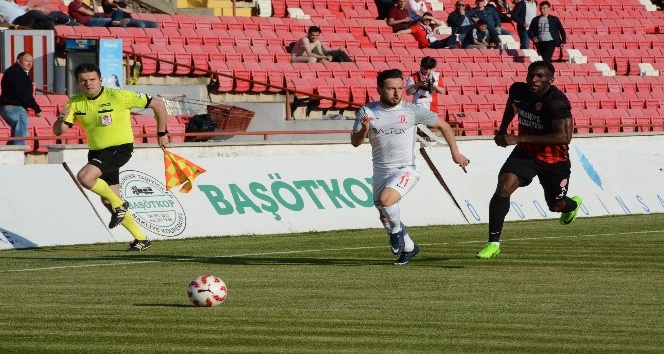 Spor Toto 1. Lig: Balıkesirspor Baltok: 0 - Ümraniyespor: 1 (İlk yarı)