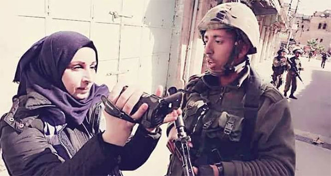 İsrail, Filistinli bir gazeteciyi gözaltına aldı