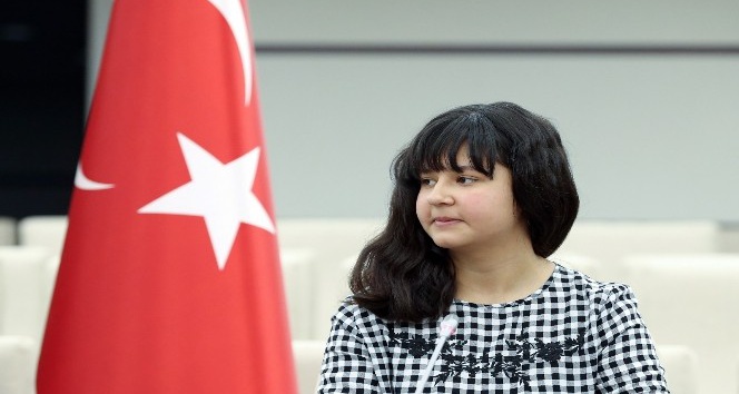 Şehit kızı Milli Savunma Bakanlığı koltuğuna oturdu