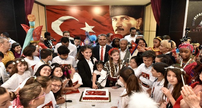 15 ülkenin çocukları Muratpaşa Uluslararası Çocuk Meclisinde buluştu
