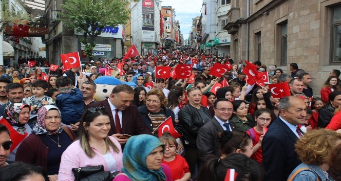 Giresun’da 2 bin çocukla 23 Nisan korteji