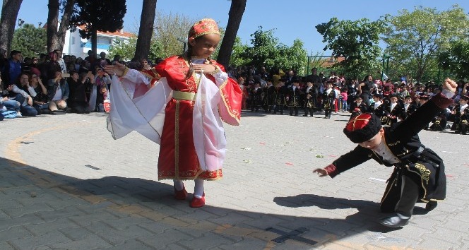Ulusal Egemenlik ve Çocuk Bayramı Manyas’ta coşku ile kutlandı