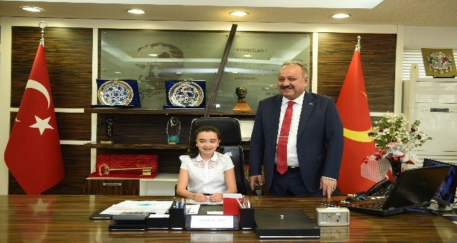 23 Nisan’ın Belediye Başkanı Zeynep Sude oldu