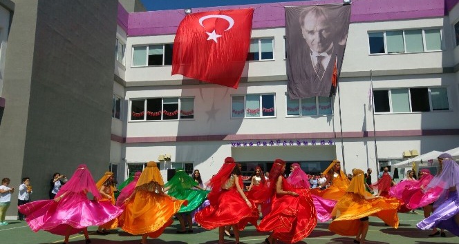 Antalya’da 23 Nisan kutlamaları