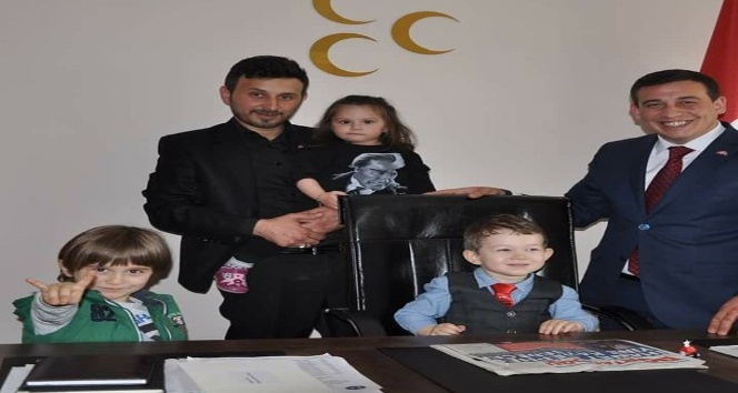 MHP Merkez İlçe Başkanlık koltuğu çocuklara emanet