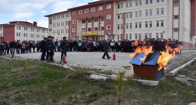 Aslanapa Anadolu Lisesi’nde yangın tatbikatı