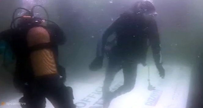 En uzun süre soğuk denizde yaşama rekoru kırıldı
