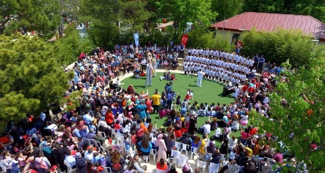 Kırşehir Belediyesi tarafından düzenlenen 4.Geleneksel Çocuk Şenliğine yoğun ilgi