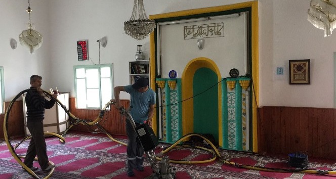 Belediyeden Ramazan Öncesi Camilerde Temizlik Çalışması