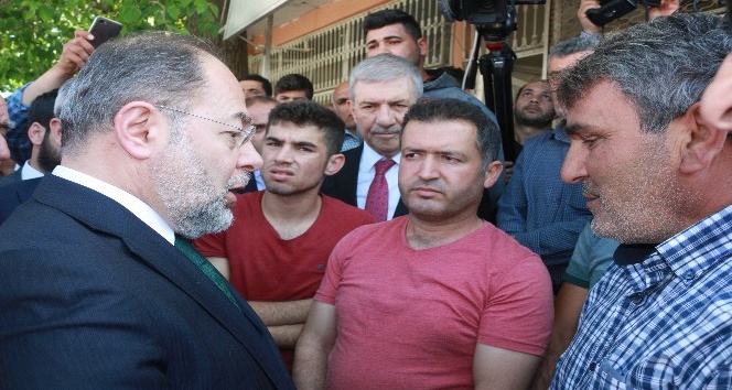 Başbakan Yardımcısı Akdağ depremzedeleri ziyaret etti