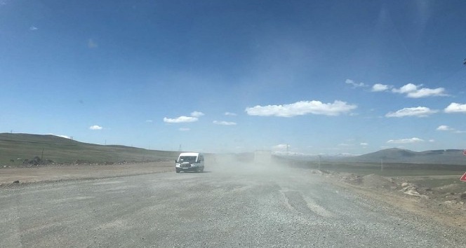 Çıldır-Ardahan arasındaki bölünmüş yol tehlike oluşturuyor